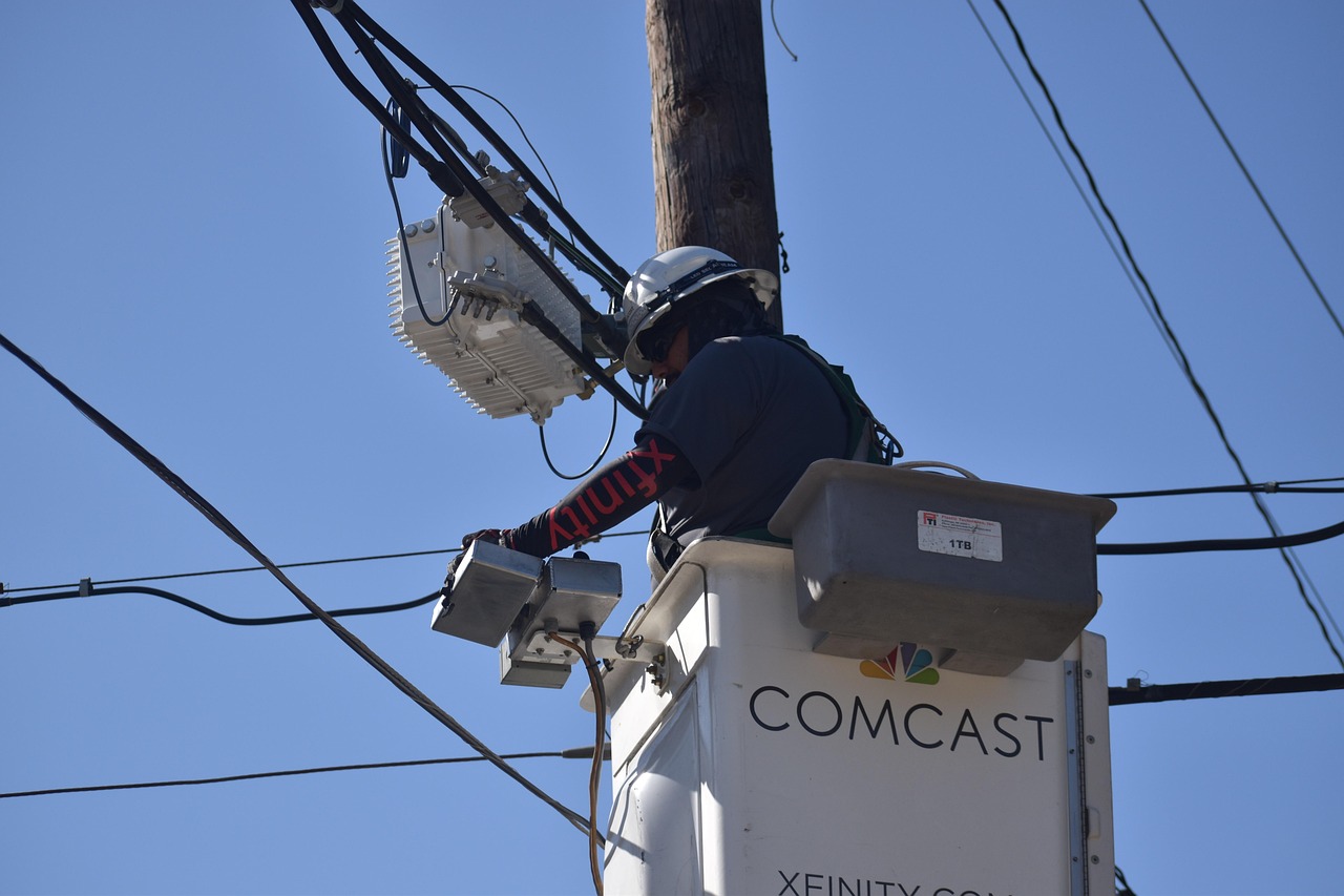 Cable Instant technician installing equipment
